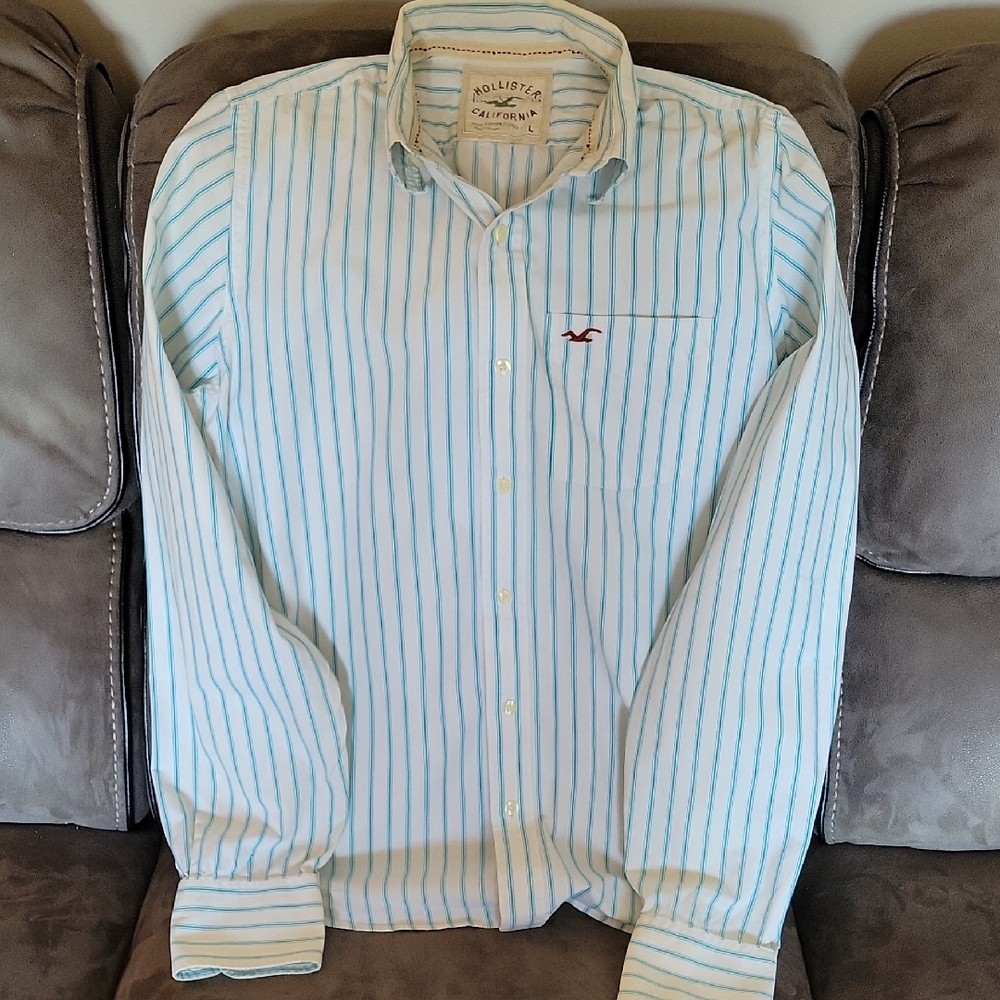 Hollister Men's Blue Striped Shirt